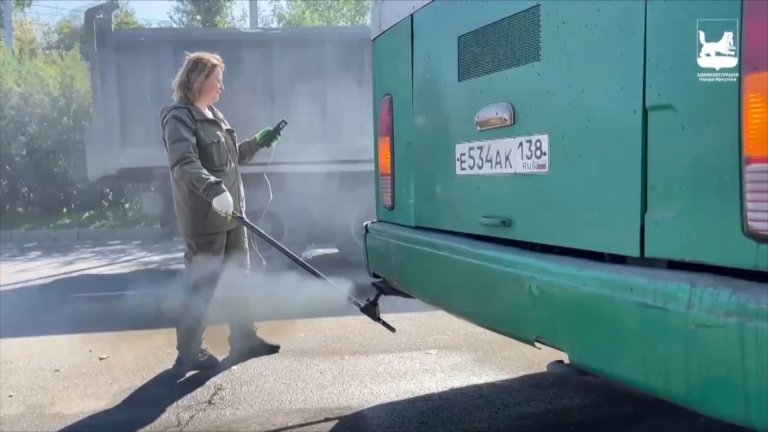 Выхлопы общественного транспорта в Иркутске проверили на дымность и токсичность